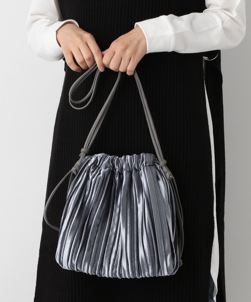 GLOBAL WORK（グローバルワーク）の「アソートシャイニー巾着/921827（ショルダーバッグ・レディース・アイボリー/ホワイト系その他/ブラック/ブルー・ONE SIZE）」の8枚目の写真