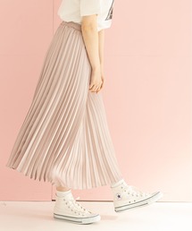 サテンプリーツスカート