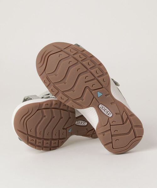KEEN（キーン）の「ASTORIA WEST OPEN TOE / アストリア ウエスト オープン トゥ / レディース サンダル（サンダル・レディース・グレー×ホワイト・22.5cm/25.5cm/26cm/24.5cm/25cm/24cm/23cm/23.5cm）」の4枚目の写真