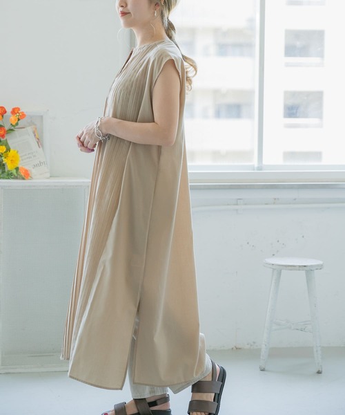 ITEMS URBANRESEARCH(アイテムズ アーバンリサーチ)の「プリーツワンピース(ワンピース・レディース・チャコールグレー/ベージュ/ブルー・FREE)」の11枚目の写真