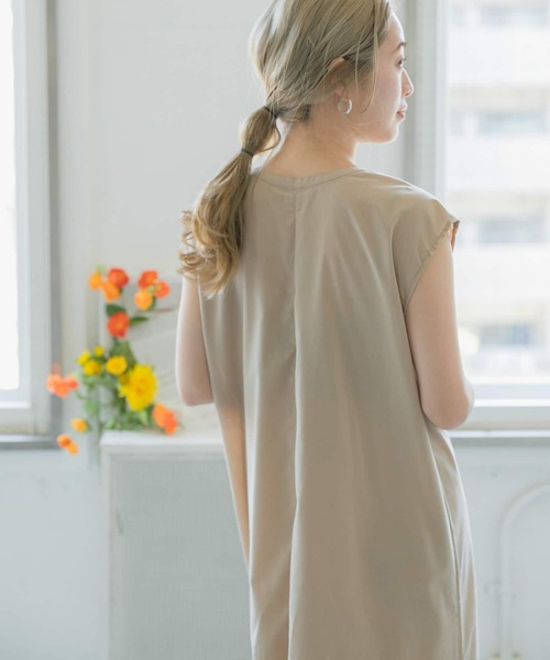 ITEMS URBANRESEARCH(アイテムズ アーバンリサーチ)の「プリーツワンピース(ワンピース・レディース・チャコールグレー/ベージュ/ブルー・FREE)」の19枚目の写真