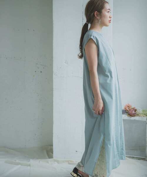 ITEMS URBANRESEARCH(アイテムズ アーバンリサーチ)の「プリーツワンピース(ワンピース・レディース・チャコールグレー/ベージュ/ブルー・FREE)」の22枚目の写真