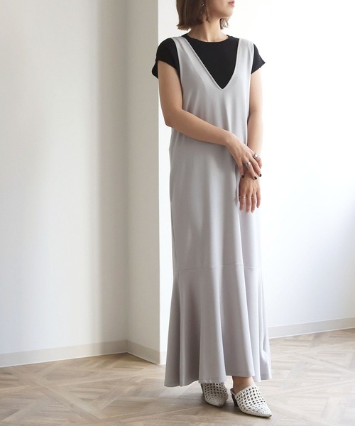 HER CLOSET（ハークローゼット）の「【cheriella】深Vネックカットソーマーメイドワンピース（ワンピース・レディース・ライトグレー/ブラック・M）」の11枚目の写真