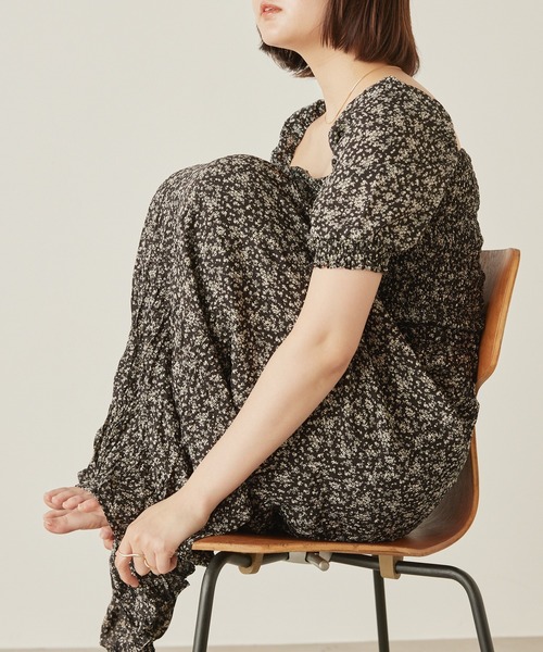 mikke（ミッケ）の「小花柄しわ加工ロングマーメードスカート（スカート・レディース・ブラック/ブルー・FREE）」の2枚目の写真