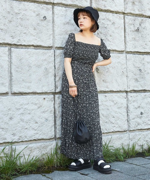 mikke（ミッケ）の「小花柄しわ加工ロングマーメードスカート（スカート・レディース・ブラック/ブルー・FREE）」の19枚目の写真