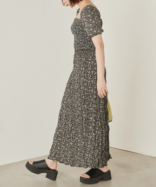 mikke（ミッケ）の「小花柄しわ加工ロングマーメードスカート（スカート・レディース・ブラック/ブルー・FREE）」の8枚目の写真