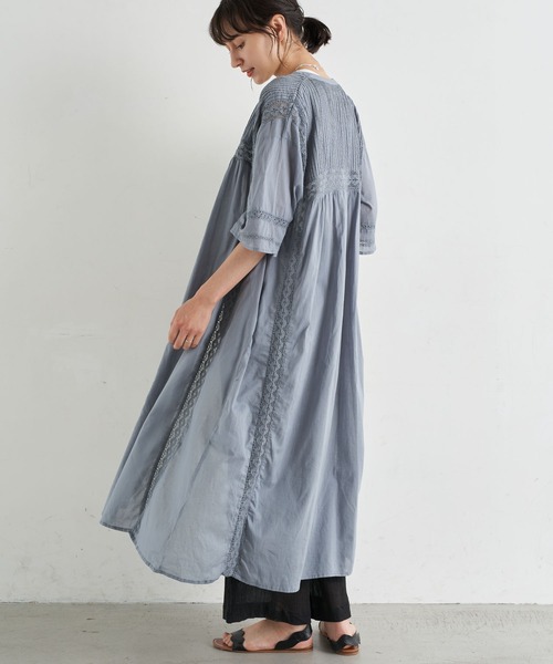 earth music&ecology（アースミュージックアンドエコロジー）の「ピンタックレースワンピース ＊（ワンピース・レディース・オフホワイト/サックスブルー/ベージュ/ブラック・FREE）」の4枚目の写真