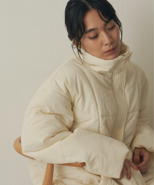 Auntie Rosa Holiday（アンティローザホリデー）の「中綿スタンドカラーコート（撥水加工 / ウォッシャブル）（その他アウター・レディース・ホワイト/ブラック/グレイッシュベージュ・FREE）」の13枚目の写真