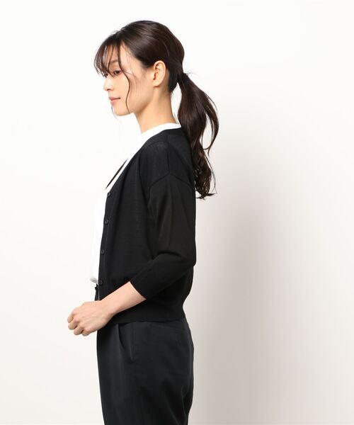 MEW'S REFINED CLOTHES（ミューズリファインドクローズ）の「接触冷感Vネックカーディガン（カーディガン/ボレロ・レディース・ホワイト/ブラック/モカ/パープル・MEDIUM）」の5枚目の写真