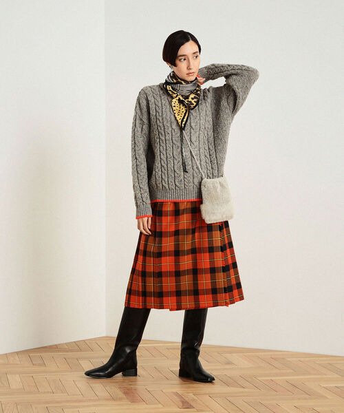 Oldderby Knitwear（オールダービーニットウェア）の「【OLDDERBY KNITWEAR/オールドダービーニットウエア】別注アランケーブル配色プルオーバーニット（ニット/セーター・レディース・オフホワイト/グレー系その他7/ブルー系その他7・M）」の2枚目の写真