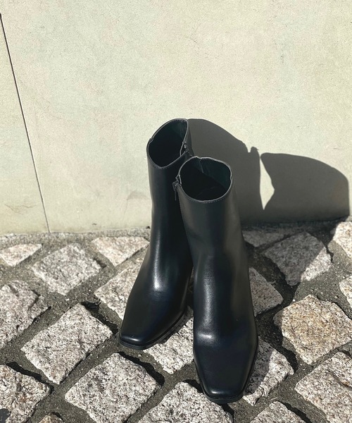 RIVE DROITE（リヴドロワ）の「シンプルなデザインが魅力　スクエアショートブーツ（ブーツ・レディース・ブラック/ベージュ・S/M/L）」の2枚目の写真