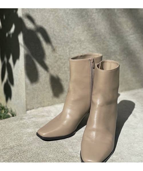 RIVE DROITE（リヴドロワ）の「シンプルなデザインが魅力　スクエアショートブーツ（ブーツ・レディース・ブラック/ベージュ・S/M/L）」の3枚目の写真