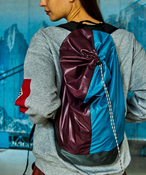 AlexanderLeeChang（アレキサンダーリーチャン）の「AlexanderLeeChang/アレキサンダーリーチャン 5050 POCKETABLE DAYPAC 5050ポケッタブルデイパック　AC052139（バックパック/リュック・メンズ・グレー/ブルー/ネイビー・FREE）」の3枚目の写真