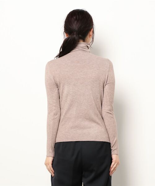 aimoha（アイモハ）の「フィットハイネックカットソ ー（Tシャツ/カットソー・レディース・ピンク/スモークピンク/ベージュ/チョコ/グレー/パープル/レッド/イエロー/ホワイト/ブラック/オフホワイト/オレンジ/ブルー・FREE）」の14枚目の写真