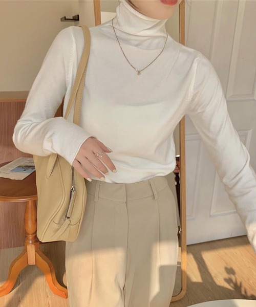 aimoha（アイモハ）の「フィットハイネックカットソ ー（Tシャツ/カットソー・レディース・ピンク/スモークピンク/ベージュ/チョコ/グレー/パープル/レッド/イエロー/ホワイト/ブラック/オフホワイト/オレンジ/ブルー・FREE）」の2枚目の写真