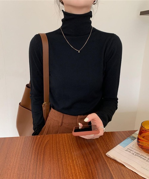 aimoha（アイモハ）の「フィットハイネックカットソ ー（Tシャツ/カットソー・レディース・ピンク/スモークピンク/ベージュ/チョコ/グレー/パープル/レッド/イエロー/ホワイト/ブラック/オフホワイト/オレンジ/ブルー・FREE）」の4枚目の写真