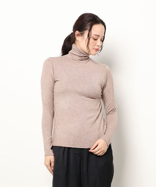 aimoha（アイモハ）の「フィットハイネックカットソ ー（Tシャツ/カットソー・レディース・ピンク/スモークピンク/ベージュ/チョコ/グレー/パープル/レッド/イエロー/ホワイト/ブラック/オフホワイト/オレンジ/ブルー・FREE）」の16枚目の写真