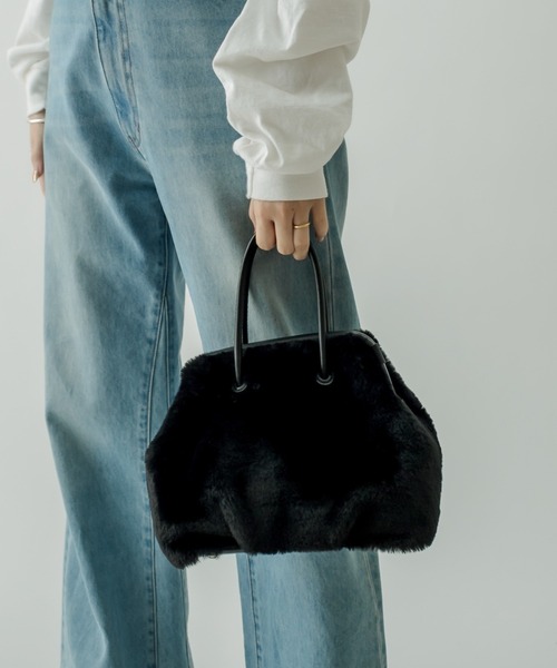 mystic(ミスティック)の「フェイクファーがま口BAG(ショルダーバッグ・レディース・ブラック/ブラウン・ONE SIZE)」の1枚目の写真
