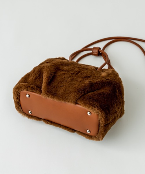 mystic(ミスティック)の「フェイクファーがま口BAG(ショルダーバッグ・レディース・ブラック/ブラウン・ONE SIZE)」の5枚目の写真