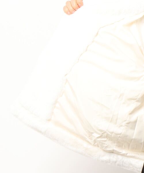 ANDGEEBEE(アンジービー)の「UNISEX フェイクファーパーカー(その他アウター・レディース・ホワイト/ブラック・MEDIUM)」の4枚目の写真