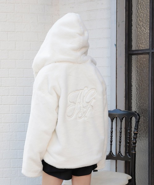 ANDGEEBEE(アンジービー)の「UNISEX フェイクファーパーカー(その他アウター・レディース・ホワイト/ブラック・MEDIUM)」の11枚目の写真