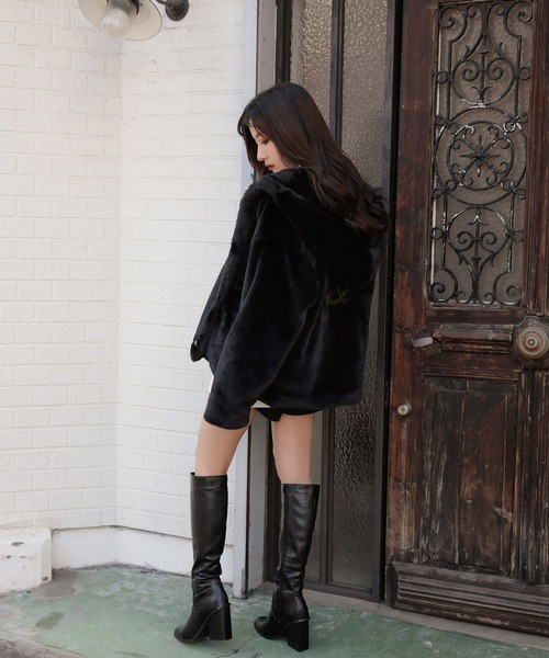 ANDGEEBEE(アンジービー)の「UNISEX フェイクファーパーカー(その他アウター・レディース・ホワイト/ブラック・MEDIUM)」の18枚目の写真