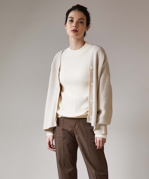 OUVRAGE CLASSE(ウヴラージュクラス)の「フォックス混カーディガン(カーディガン/ボレロ・レディース・ネイビー/ベージュ/グレー/アイボリー・FREE)」の8枚目の写真