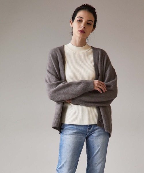 OUVRAGE CLASSE(ウヴラージュクラス)の「フォックス混カーディガン(カーディガン/ボレロ・レディース・ネイビー/ベージュ/グレー/アイボリー・FREE)」の11枚目の写真