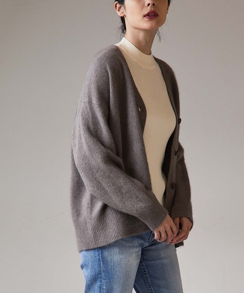 OUVRAGE CLASSE(ウヴラージュクラス)の「フォックス混カーディガン(カーディガン/ボレロ・レディース・ネイビー/ベージュ/グレー/アイボリー・FREE)」の12枚目の写真