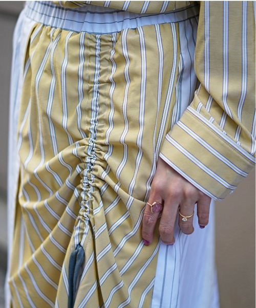 AULA AILA（アウラアイラ）の「AULA AILA(アウラアイラ) 別注ストライプコンビスカート（スカート・レディース・イエロー・FREE）」の4枚目の写真