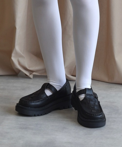 Alley by w closet(アリーバイダブルクローゼット)の「【Alley】グルカ風厚底シューズ(ローファー・レディース・ホワイト/ブラック・M/L)」の2枚目の写真