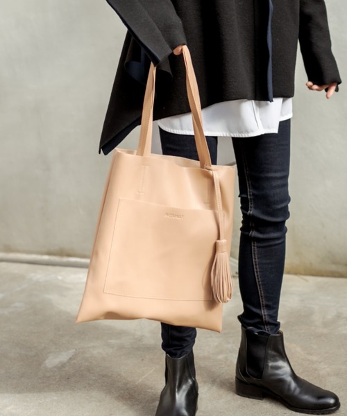 Actually（アクチュアリー）の「【一部店舗限定色】ヴィーガンレザー（人工皮革）フラットトート（トートバッグ・レディース・ピンク・フリー）」の2枚目の写真