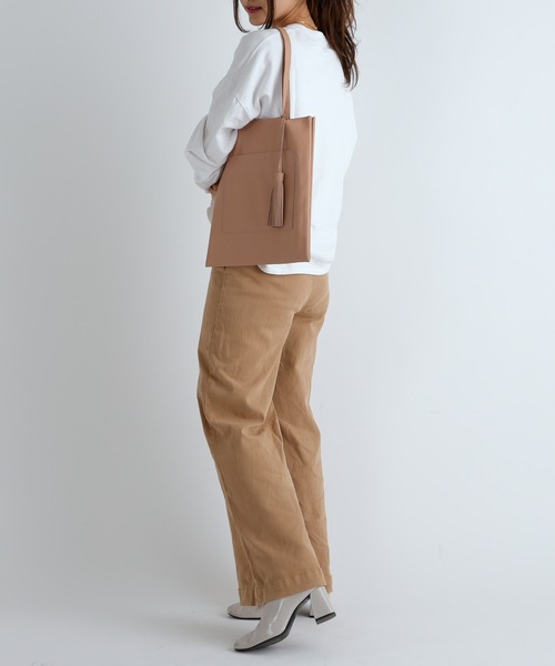 Actually（アクチュアリー）の「【一部店舗限定色】ヴィーガンレザー（人工皮革）フラットトート（トートバッグ・レディース・ピンク・フリー）」の6枚目の写真