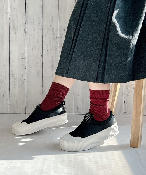 Noubel Voug Relax（ヌーベルヴォーグリラックス）の「厚底クロスバンド レースレス スリッポン（スニーカー・レディース・ブラック/ベージュ/ホワイト/グレー/ブラック×ブラック・22.5cm/23cm/23.5cm/24cm/24.5cm/25cm）」の6枚目の写真