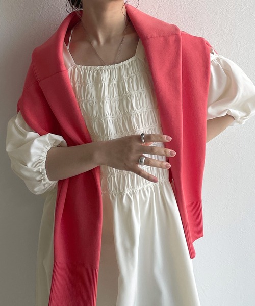 w closet（ダブルクローゼット）の「シャーリングオープンショルダーワンピース（ワンピース・レディース・グリーン/アイボリー/スミクロ・FREE）」の7枚目の写真