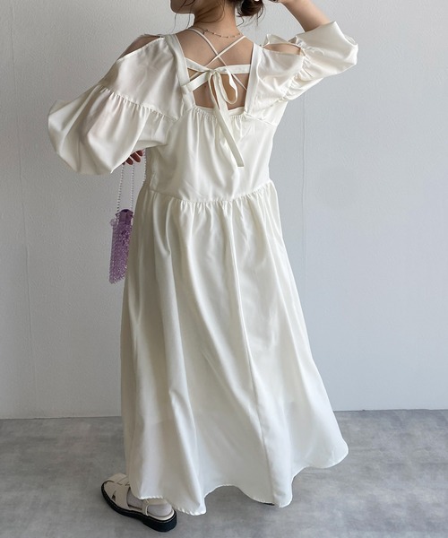 w closet（ダブルクローゼット）の「シャーリングオープンショルダーワンピース（ワンピース・レディース・グリーン/アイボリー/スミクロ・FREE）」の9枚目の写真