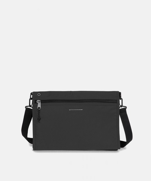 ESTNATION（エストネーション）の「MM6 MAISON MARGIELA x EASTPAK /クルーショルダーバッグ XL（ショルダーバッグ・レディース・ブラック/グリーン・FREE）」の6枚目の写真