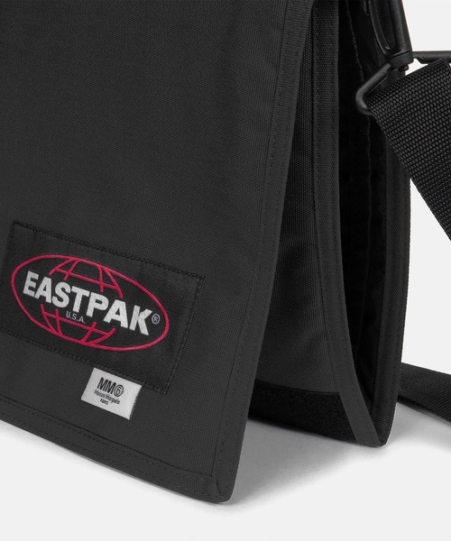 ESTNATION（エストネーション）の「MM6 MAISON MARGIELA x EASTPAK /クルーショルダーバッグ XL（ショルダーバッグ・レディース・ブラック/グリーン・FREE）」の5枚目の写真