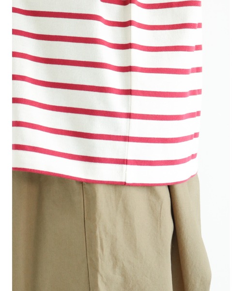 Samansa Mos2(サマンサ モスモス)の「ちび襟ボーダーTシャツ(Tシャツ/カットソー・レディース・ベージュ/ネイビー/レッド/オフホワイト・フリ-)」の8枚目の写真