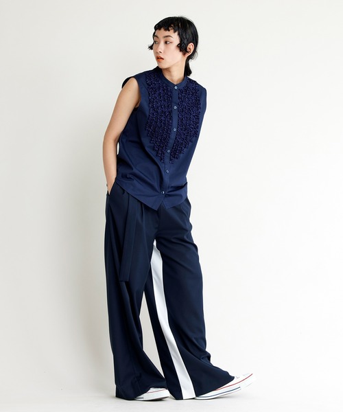 NOISE MAKER（ノイズメーカー）の「【手洗い可能】フリルノースリーブブラウス（シャツ/ブラウス・レディース・ホワイト/ネイビー・FREE）」の12枚目の写真