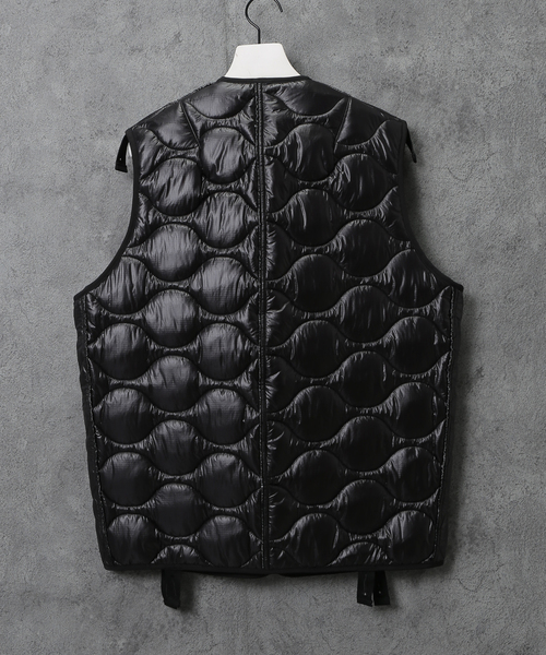 TAKAHIROMIYASHITATheSoloIst.（タカヒロミヤシタザソロイスト）の「【TAKAHIROMIYASHITATheSoloist.】OVERSIZED QUILTING LINER VEST（ブルゾン・メンズ・ブラック・44）」の18枚目の写真