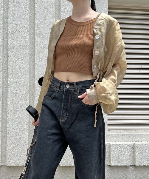 Jewelobe(ジュエローブ)の「ボリュームスリーブシアークロップドブラウス(シャツ/ブラウス・レディース・ブラック/オフホワイト/カーキ・FREE)」の3枚目の写真