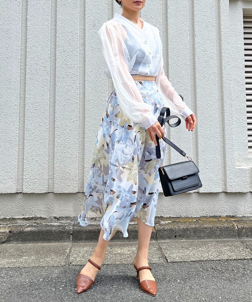 Jewelobe(ジュエローブ)の「ボリュームスリーブシアークロップドブラウス(シャツ/ブラウス・レディース・ブラック/オフホワイト/カーキ・FREE)」の4枚目の写真