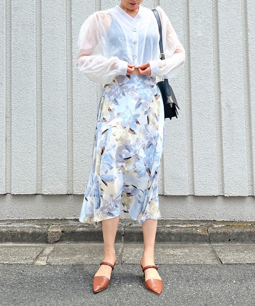 Jewelobe(ジュエローブ)の「ボリュームスリーブシアークロップドブラウス(シャツ/ブラウス・レディース・ブラック/オフホワイト/カーキ・FREE)」の5枚目の写真