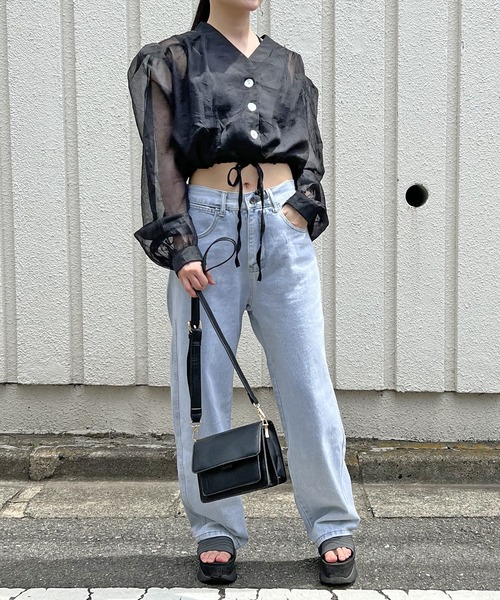 Jewelobe(ジュエローブ)の「ボリュームスリーブシアークロップドブラウス(シャツ/ブラウス・レディース・ブラック/オフホワイト/カーキ・FREE)」の12枚目の写真