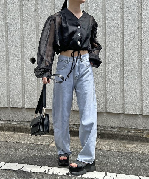 Jewelobe(ジュエローブ)の「ボリュームスリーブシアークロップドブラウス(シャツ/ブラウス・レディース・ブラック/オフホワイト/カーキ・FREE)」の6枚目の写真