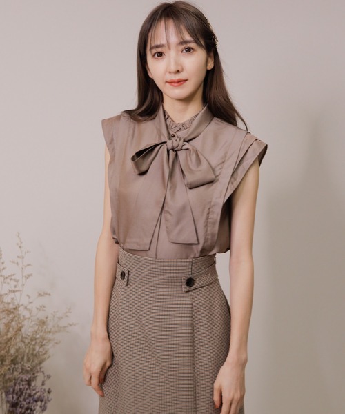 LADYMADE(レディメイド)の「ショートフリルスタンドカラーブラウス(シャツ/ブラウス・レディース・ベージュ/オフホワイト/ピンク・FREE)」の3枚目の写真