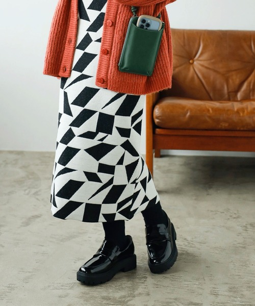 GeeRA（ジーラ）の「厚底トラックソールローファー（ローファー・レディース・ブラック/ダークブラウン/アイボリー・SMALL/MEDIUM/LARGE/X-LARGE）」の8枚目の写真