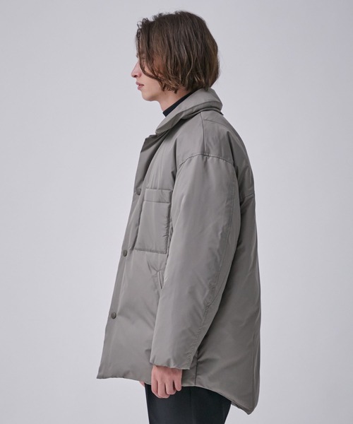 PUBLIC TOKYO(パブリックトウキョウ)の「SLEEP DOWN シャツブルゾン(ダウンジャケット/コート・メンズ・ベージュ/ブラック・1/2)」の5枚目の写真