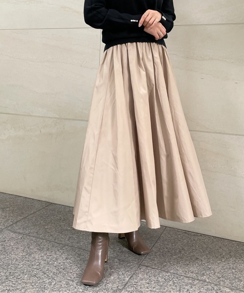 StyleSea（スタイルシー）の「タフタマキシフレアスカート（スカート・レディース・ホワイト/ブラック/ベージュ/ピンク/オレンジ/ブルー/グリーン/グレイッシュベージュ・MEDIUM）」の3枚目の写真